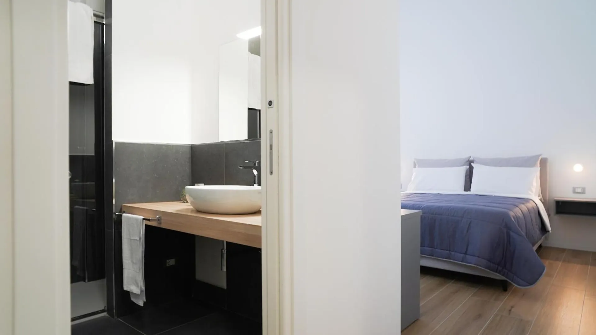 Harbour Front - Luxury Rooms Palermo 0*,  Italy